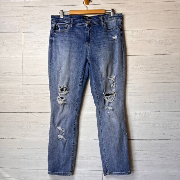 Judy Blue Jeans Womens Size 15/32 Boyfriend fit Distressed Cotton Blend Stretch - Picture 1 of 15